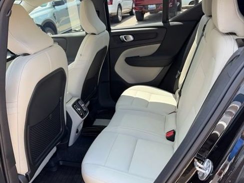 Used 2026 Volvo XC40 B5 Plus AWD/4WD image 3