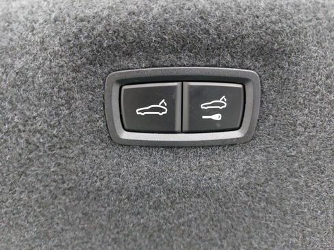 Certified 2022 Porsche Taycan image 15