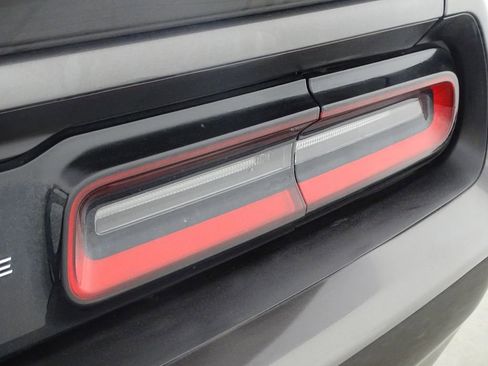 Used 2019 Dodge Challenger SXT image 29