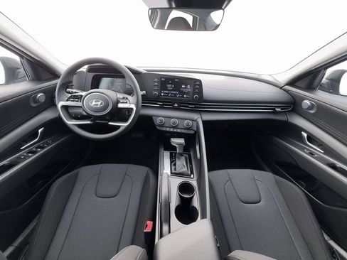 Used 2026 Hyundai Elantra SE FWD image 8