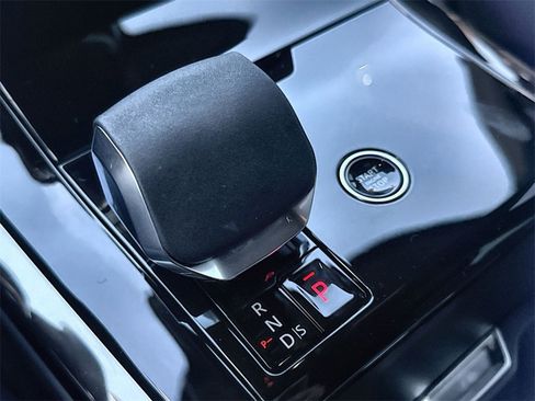 Used 2025 Land Rover Range Rover Sport image 27