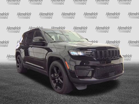 Used 2024 Jeep Grand Cherokee Altitude AWD/4WD image 9
