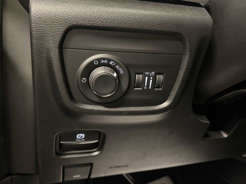 Used 2024 Jeep Grand Cherokee L Altitude image 21