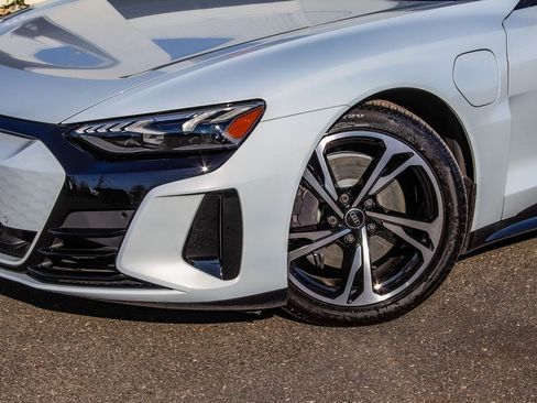 Used 2024 Audi e-tron GT Premium Plus image 47