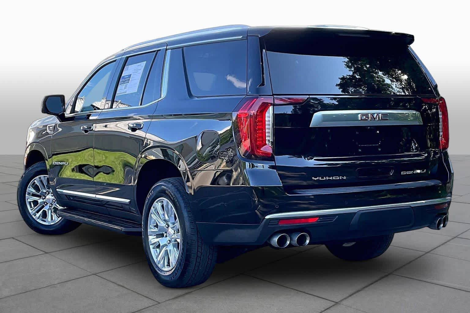 Used 2024 GMC Yukon Denali w/ Advanced Technology Package AWD/4WD image 11