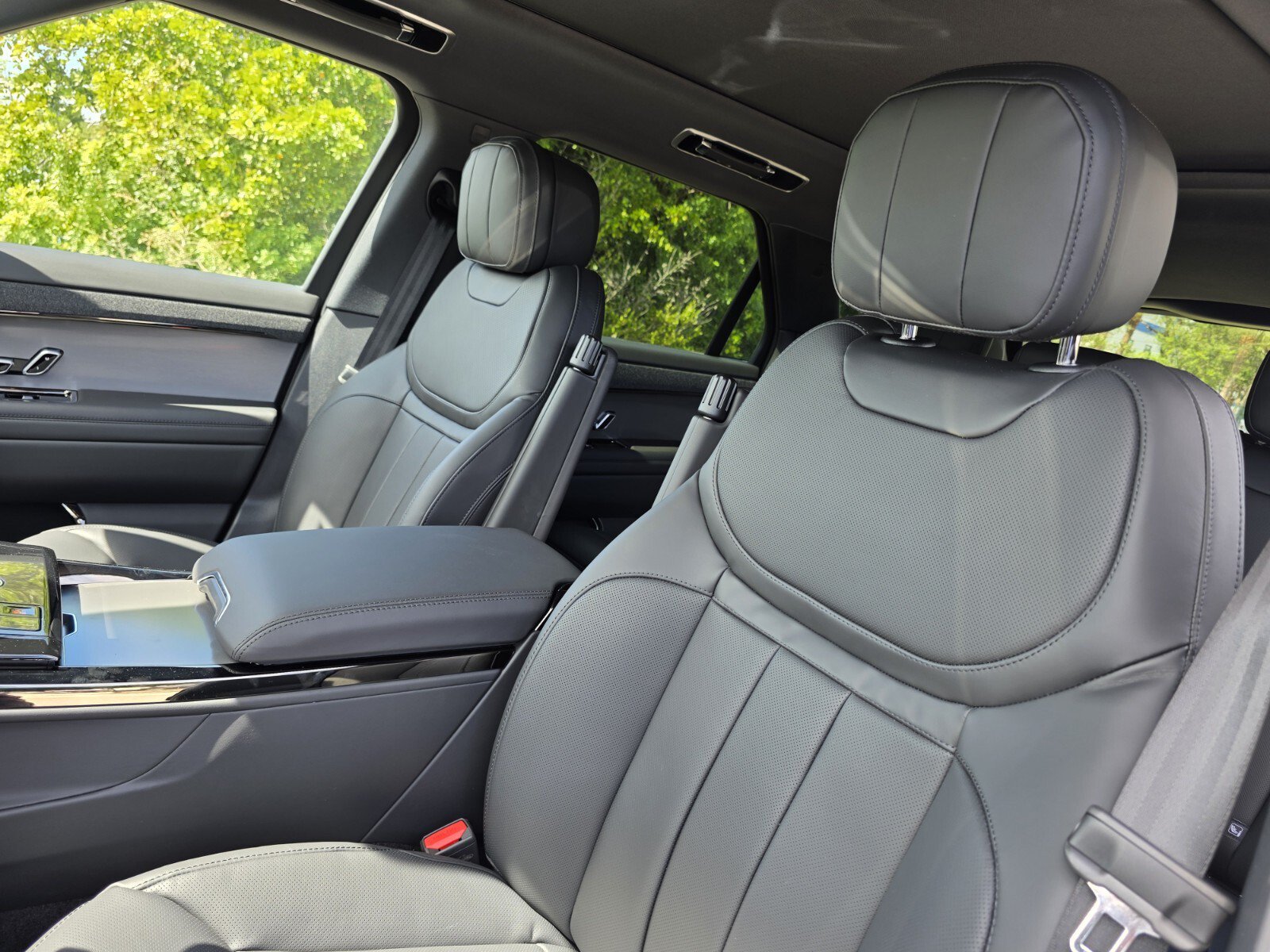New 2027 Land Rover Range Rover Sport SE AWD/4WD image 11
