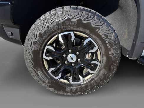 Used 2024 Chevrolet Silverado 1500 ZR2 w/ Technology Package image 9