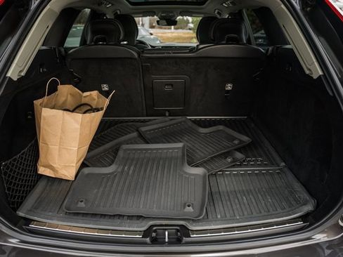 Certified 2022 Volvo XC60 T8 Inscription Expression w/ Advanced Package image 11