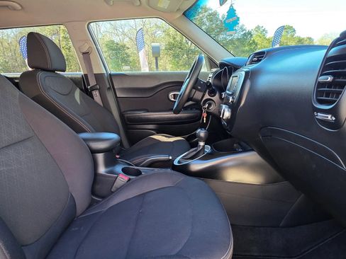 Used 2018 Kia Soul FWD image 15