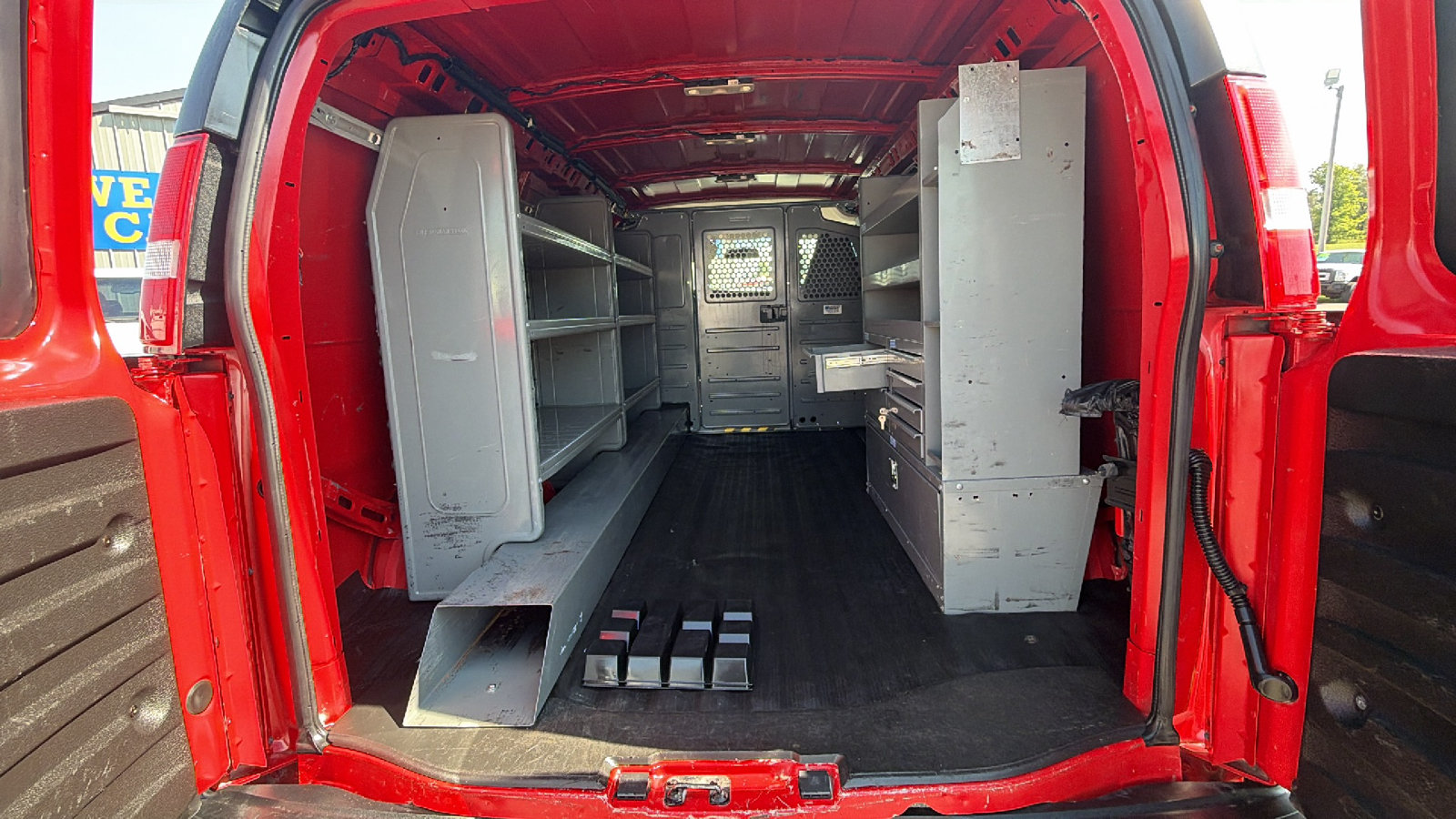 Used 2020 Chevrolet Express 3500 w/ Driver Convenience Package RWD image 15