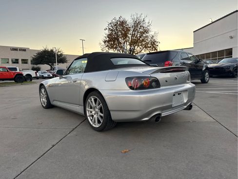 Used 2005 Honda S2000 image 2