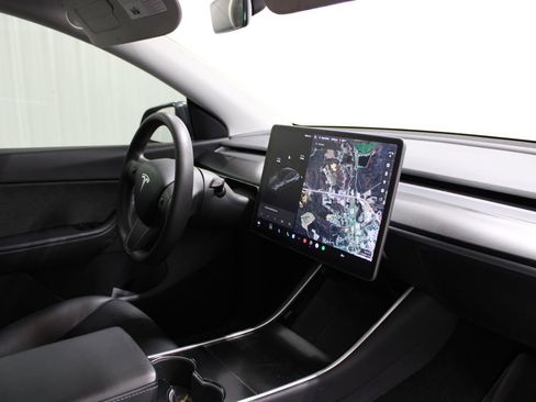 Used 2020 Tesla Model Y Long Range image 26