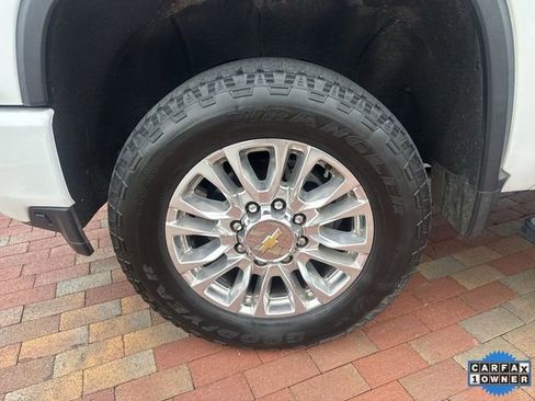 Used 2023 Chevrolet Silverado 2500 High Country w/ Z71 Off-Road Package image 10