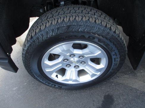 Used 2018 Chevrolet Silverado 1500 LT w/ All Star Edition image 13