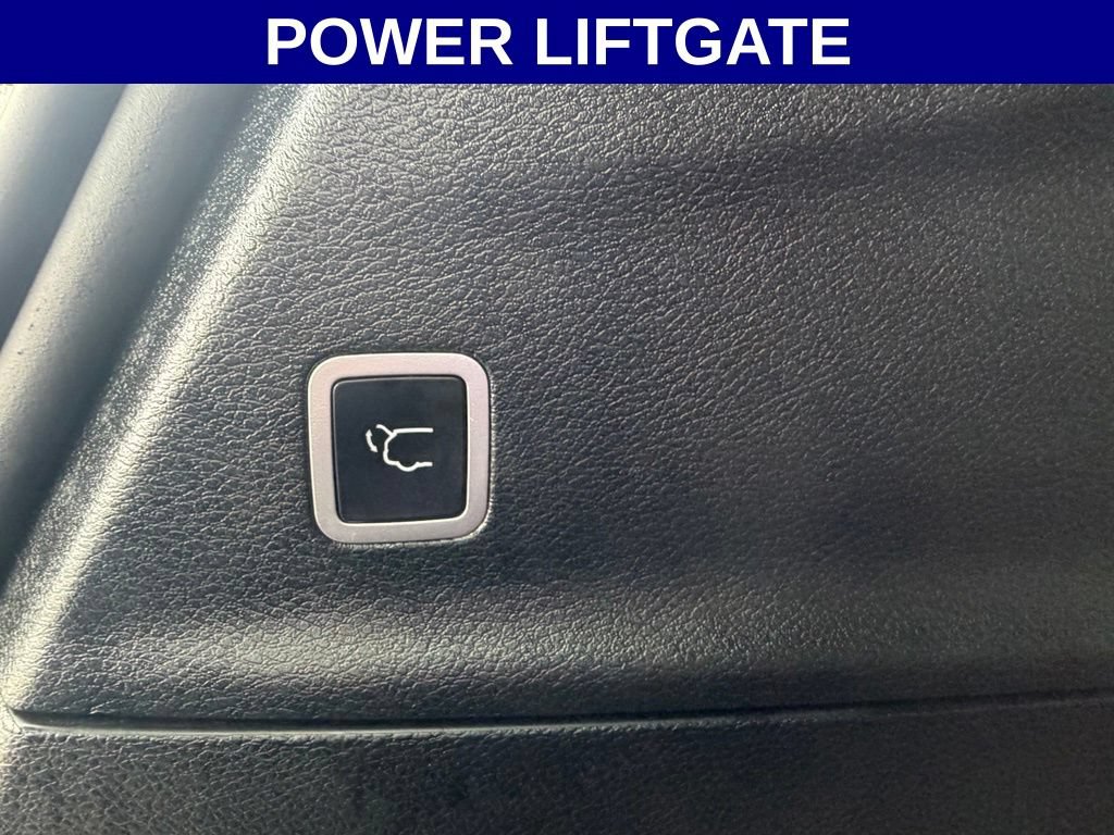 Used 2024 Chrysler Pacifica Pinnacle FWD image 16