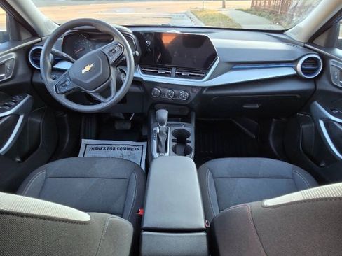 Used 2025 Chevrolet Trax LS w/ LS Convenience Package FWD image 30