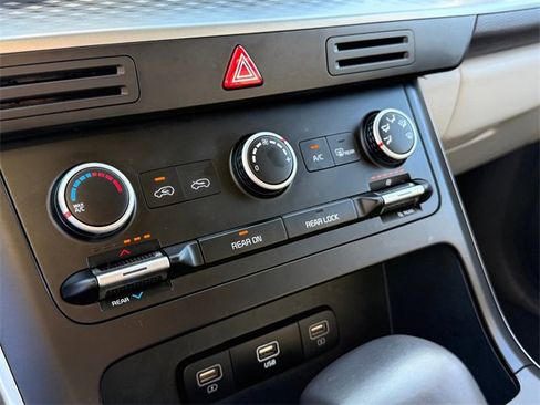 Used 2024 Kia Carnival LX image 14