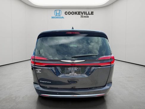 Used 2023 Chrysler Pacifica Touring-L FWD image 6