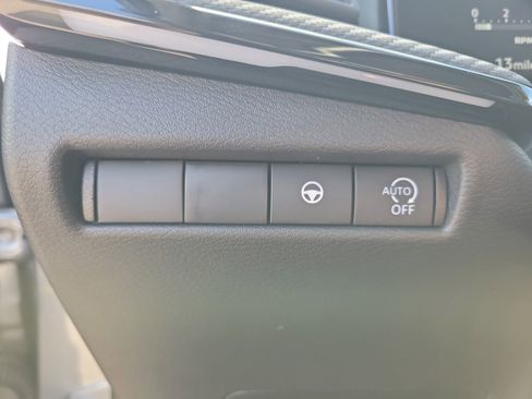 Certified 2025 Nissan Kicks SR FWD image 21