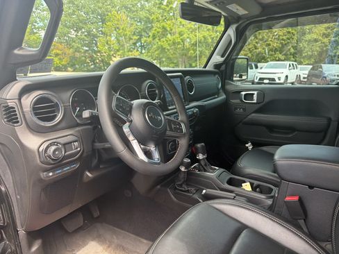 Used 2023 Jeep Wrangler Unlimited Sahara w/ Cold Weather Group AWD/4WD image 9