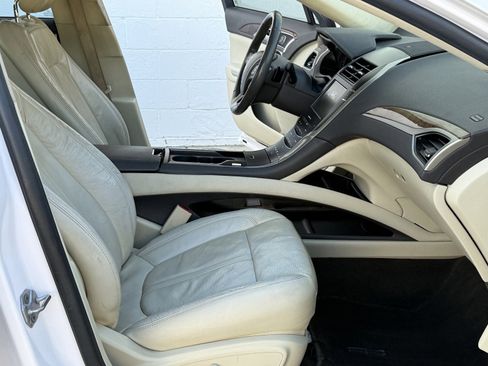 Used 2014 Lincoln MKZ 4dr Sdn AWD image 31