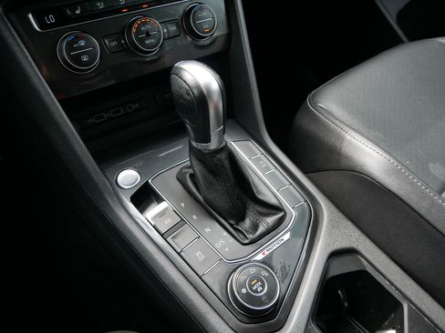 Used 2018 Volkswagen Tiguan SE image 23