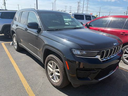 Used 2023 Jeep Grand Cherokee Laredo AWD/4WD image 2