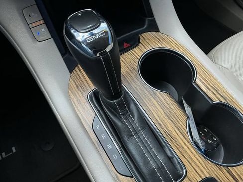 Used 2019 GMC Acadia Denali w/ Technology Package FWD image 19
