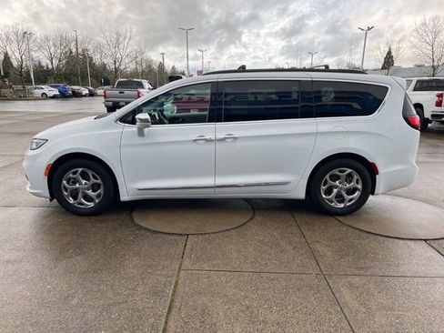 Used 2022 Chrysler Pacifica Limited image 4