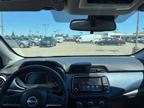 Used 2025 Nissan Versa SV FWD image 33