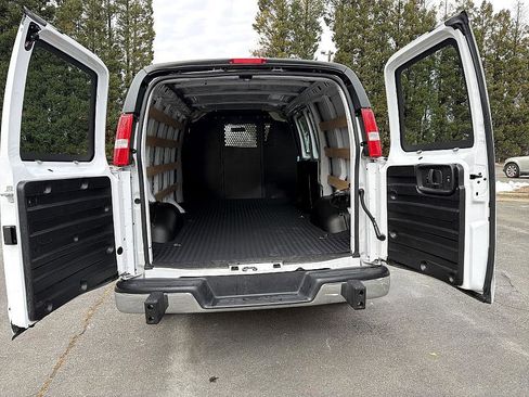 Used 2024 GMC Savana 2500 w/ Driver Convenience Package image 16