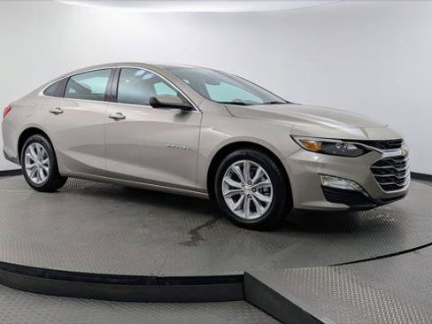 Used 2025 Chevrolet Malibu LT FWD image 11
