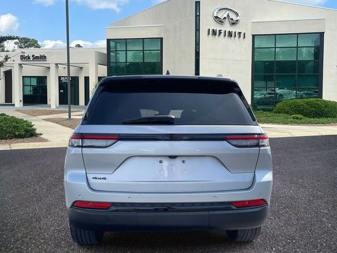 Used 2023 Jeep Grand Cherokee Altitude image 5