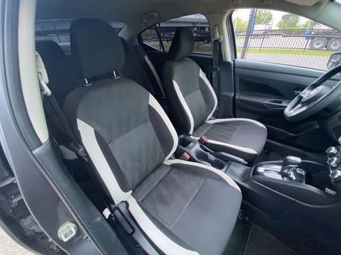 Used 2021 Nissan Versa SV FWD image 7