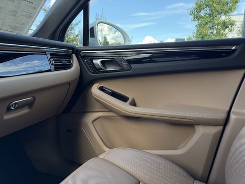 Used 2024 Porsche Macan image 24