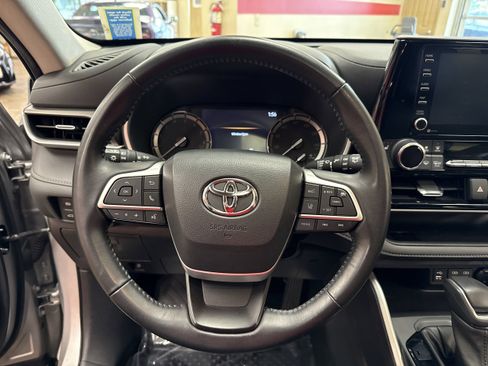 Used 2022 Toyota Highlander XLE image 45