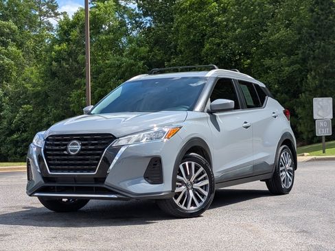 Used 2021 Nissan Kicks SV FWD image 4