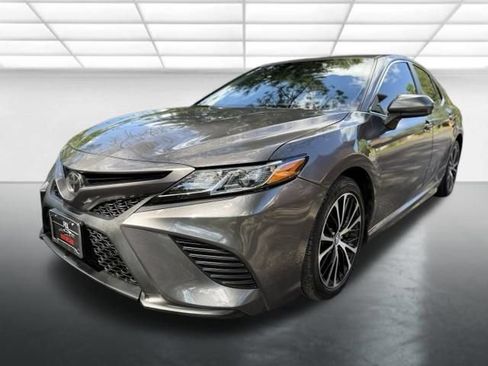 Used 2019 Toyota Camry SE w/ Carpet Mat Package FWD image 1