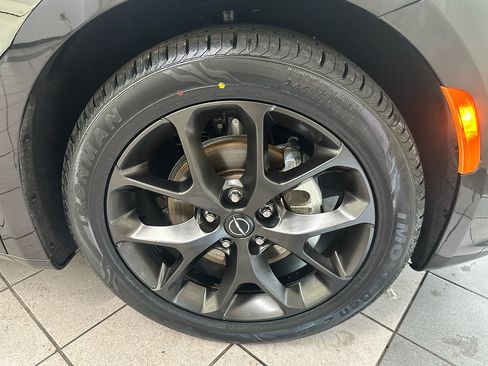 Used 2026 Chrysler Pacifica Limited w/ S Appearance Package FWD image 14
