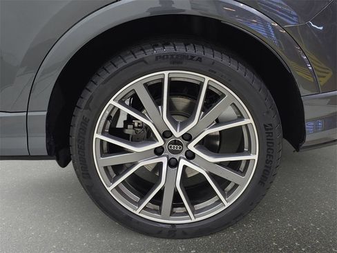 Certified 2025 Audi Q3 2.0T Premium Plus w/ Premium Plus Package image 36