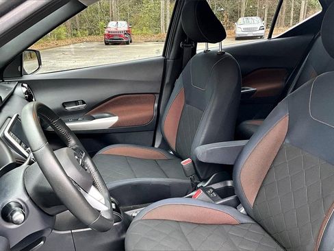 Used 2018 Nissan Kicks SR w/ Exterior Package image 19