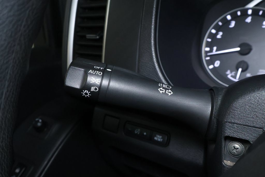 Used 2023 Nissan Frontier SV AWD/4WD image 19