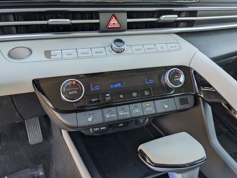 Used 2023 Hyundai Elantra Limited image 20