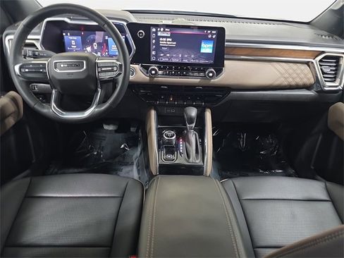 Used 2024 GMC Canyon Denali image 10