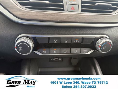 Used 2025 Nissan Altima 2.5 SV FWD image 17