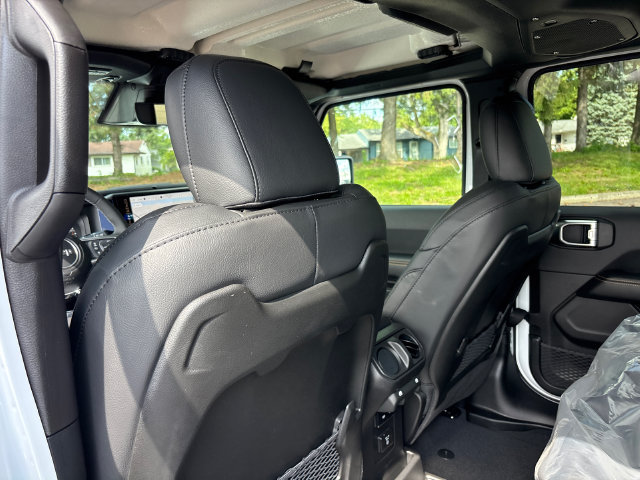 New 2027 Jeep Wrangler Unlimited Sahara AWD/4WD image 9