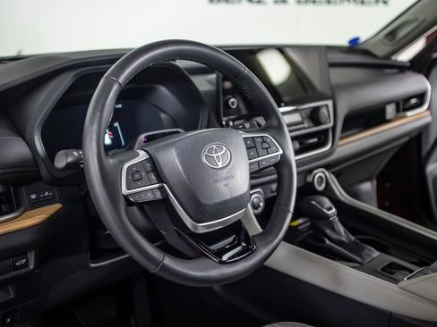 Used 2025 Toyota Grand Highlander AWD image 25