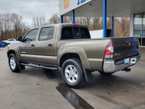 Used 2012 Toyota Tacoma PreRunner w/ SR5 Pkg image 3
