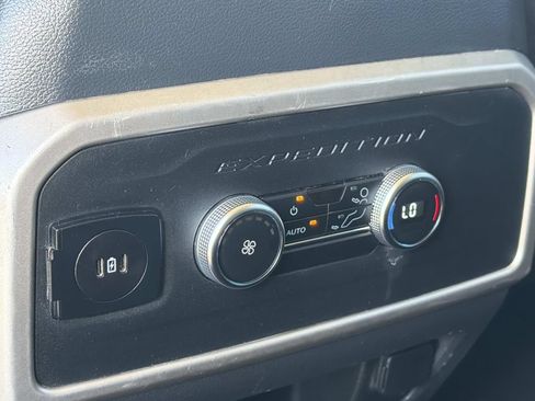 Used 2024 Ford Expedition XLT RWD image 18