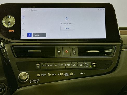 Used 2025 Lexus ES 300h w/ Premium Package image 14